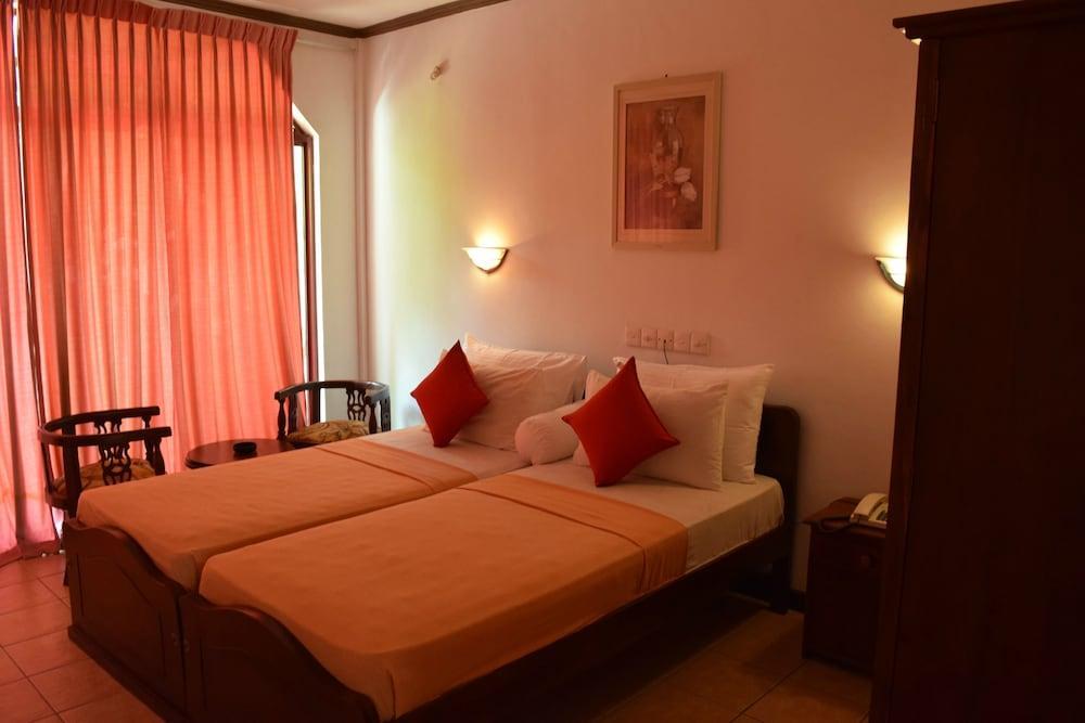 Hotel Lagoon Paradise Negombo Luaran gambar