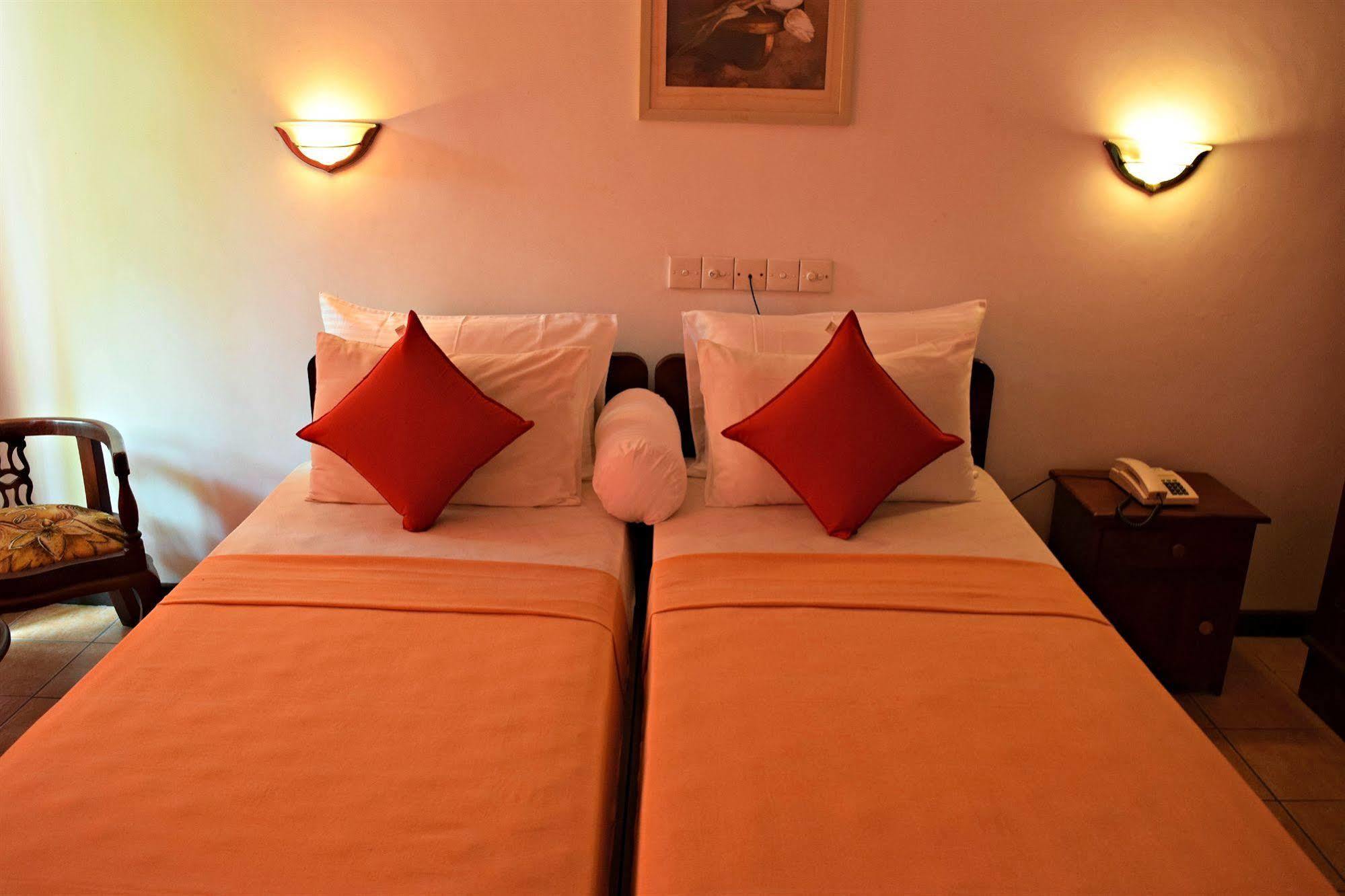 Hotel Lagoon Paradise Negombo Luaran gambar