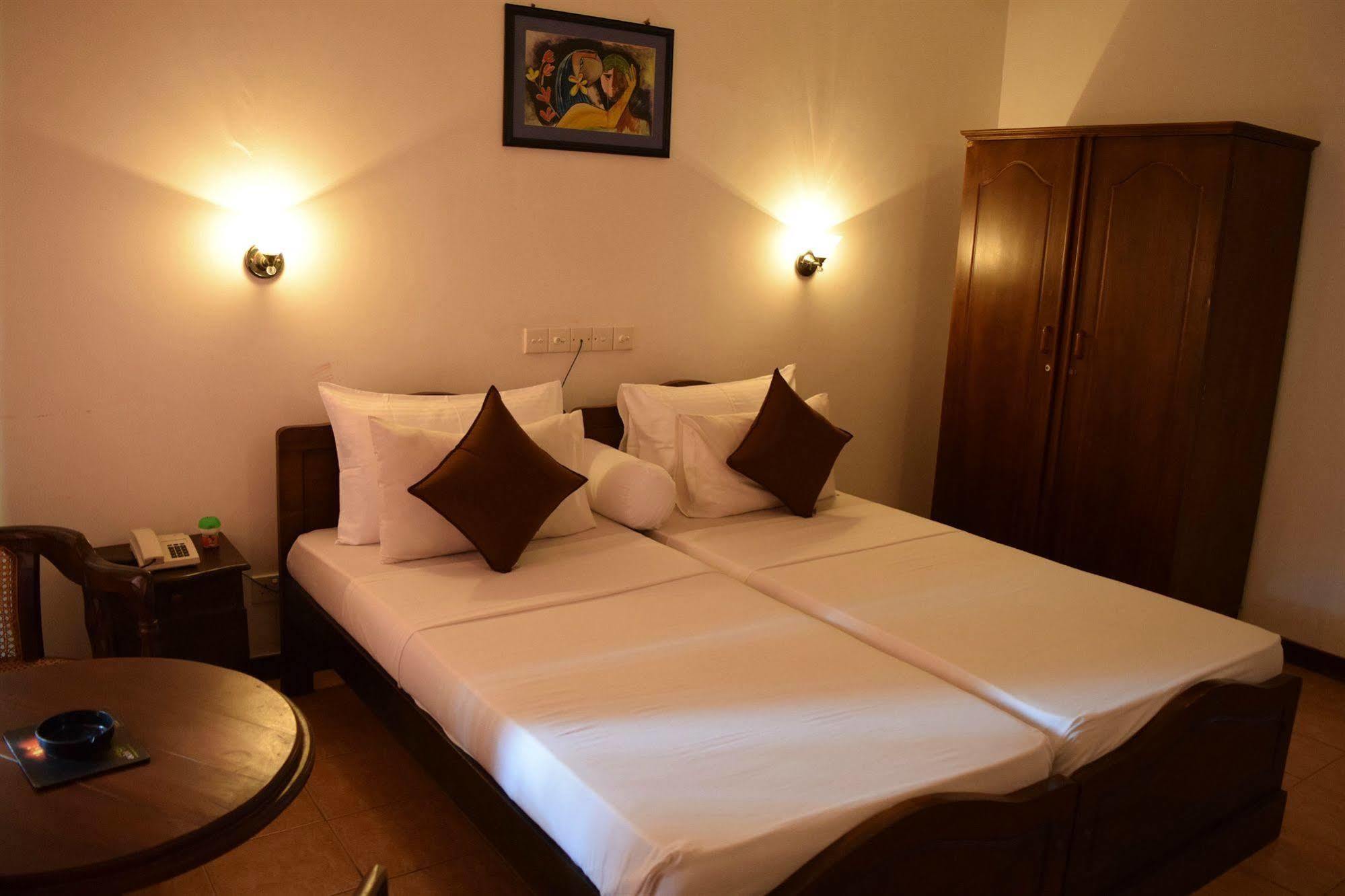 Hotel Lagoon Paradise Negombo Luaran gambar