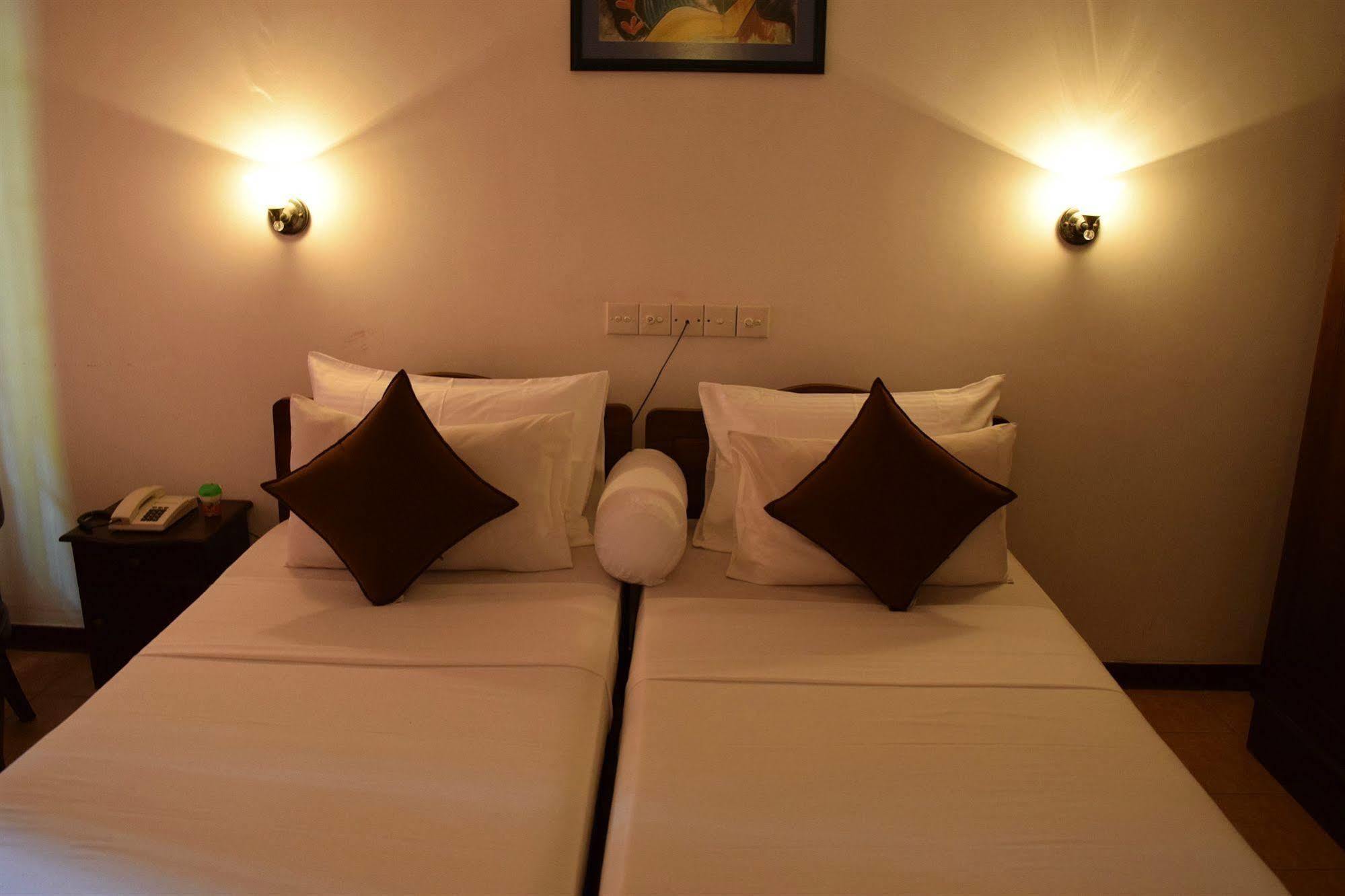 Hotel Lagoon Paradise Negombo Luaran gambar
